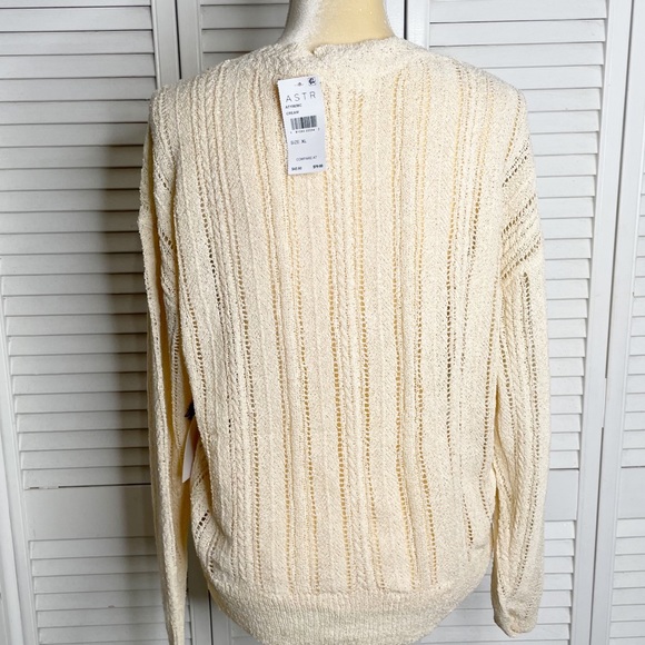 ASTR Biege NWT Wrap Front Pointelle Sweater - SIZE XL - Picture 8 of 13